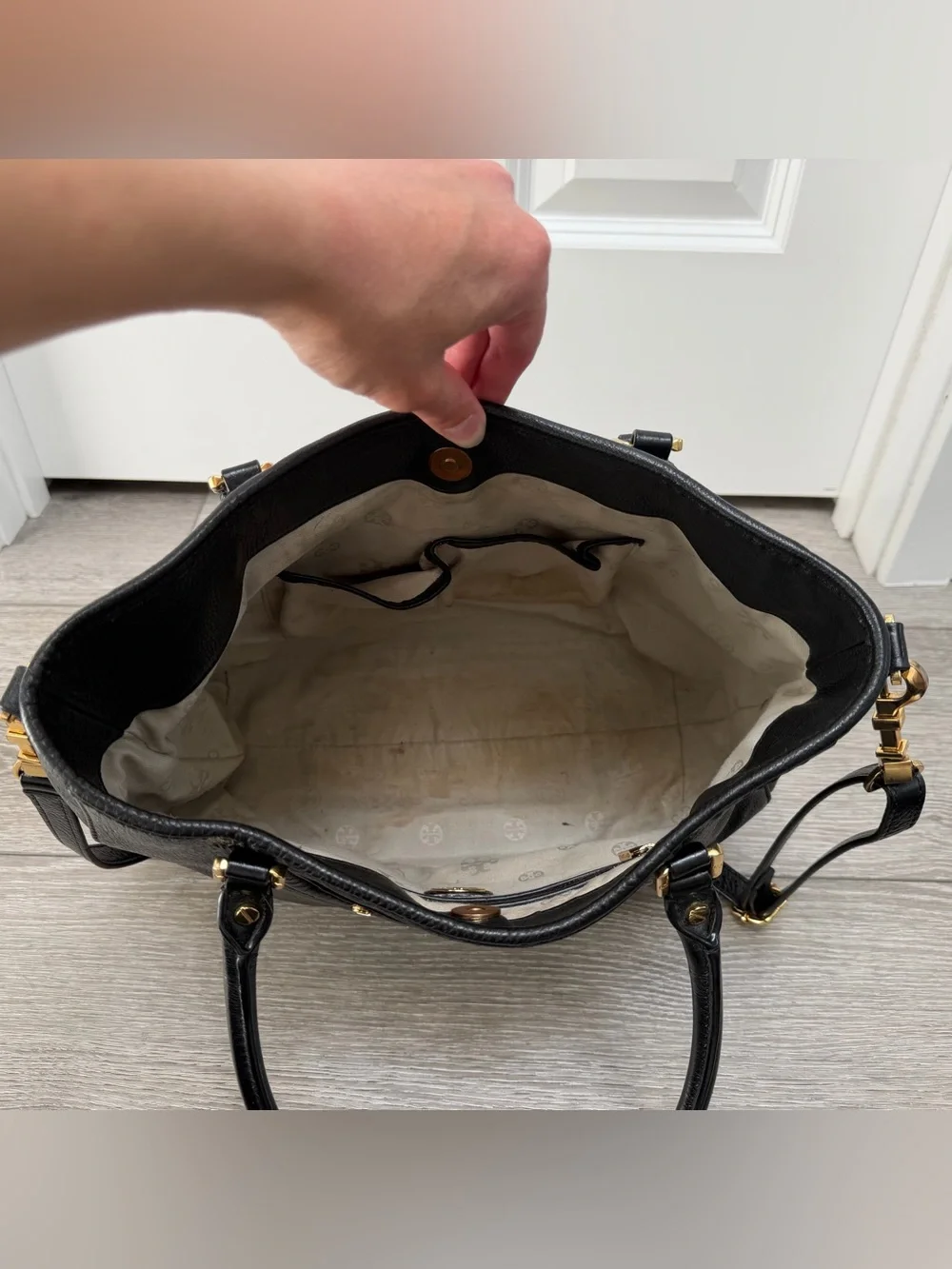 TORY BURCH AMANDA CLASSIC HOBO SATCHEL CROSSBODY HANDBAG BLACK PEBBLED LEATHER